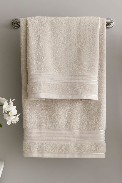 English Home Romantic Stripe Floslu Banyo Havlusu Takimi 50x85cm 70x150cm Ekru Trendyol