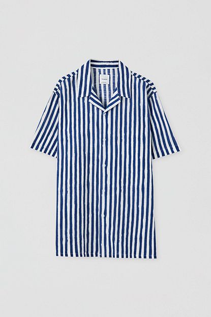 Pull Bear Erkek Cizgili Hakim Yaka Gomlek 05474568 Trendyol