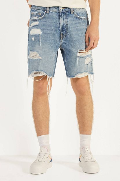 Bershka Erkek Acik Mavi Distressed Jean Bermuda 02649969 Trendyol