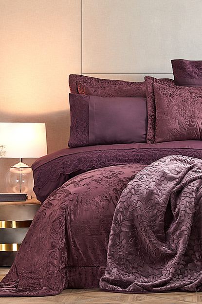 Karaca Home Valeria Royal Murdum Yatak Ortusu Seti Trendyol