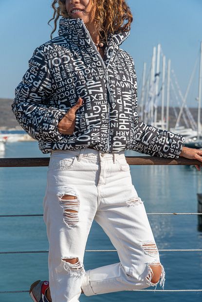 https www trendyol com guneskizi kadin siyah beyaz cepli oversize kisa sisme mont gk gg352 p 56148439