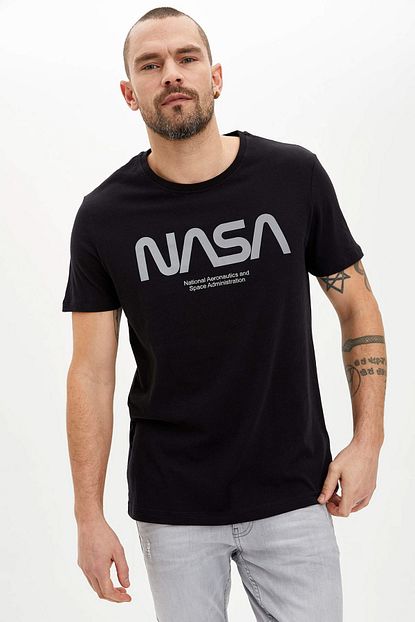 Defacto Erkek Siyah Nasa Lisansli T Shirt N8867az 20sm Bk27 Trendyol