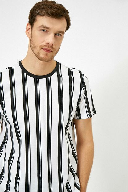 Koton Erkek Siyah Cizgili T Shirt 0yam14581ok Trendyol