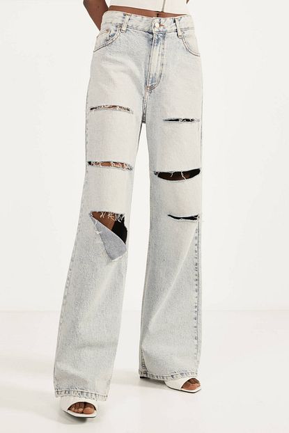 Bershka Kadin Acik Mavi 90 Lar Model Distressed Detayli Ispanyol Paca Jean 00040847 Trendyol