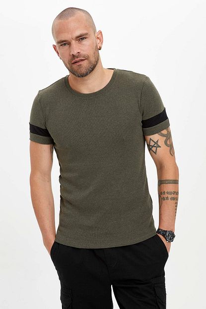 Defacto Erkek Haki Bisiklet Yaka Kisa Kollu Slim Fit Tisort R5812az 20sm Kh244 Trendyol