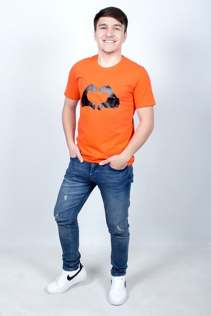 Doruk Butik Sevgili Kombini Kalp Yapan Eller Baskili Turuncu Unisex Tisort Trendyol