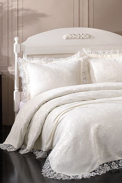 Birhome Violet Dantel Yatak Ortusu Krem Trendyol
