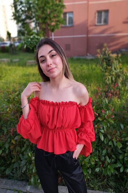 Eymen Boutique Kadin Kirmizi Bluz Madonna Yaka Trendyol