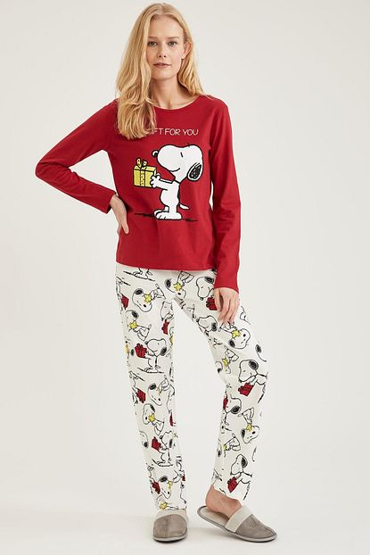 defacto kadin ekru snoopy lisansli pijama takimi fiyati yorumlari trendyol