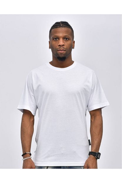 Calenzano Clzn 063 Sifir Yaka Rahat Kalip Arkasi Yazili Beyaz Erkek T Shirt Trendyol