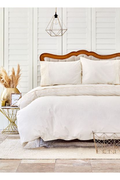 Karaca Home Beatriz Gold Pamuk Cift Kisilik Dantelli Nevresim Takimi Trendyol