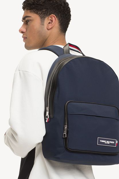 Tommy Hilfiger Erkek Th Patch Sirt Cantasi Trendyol