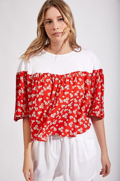 Happiness Ist Kadin Kirmizi Cicekli Crop Bluz Us00082 Trendyol