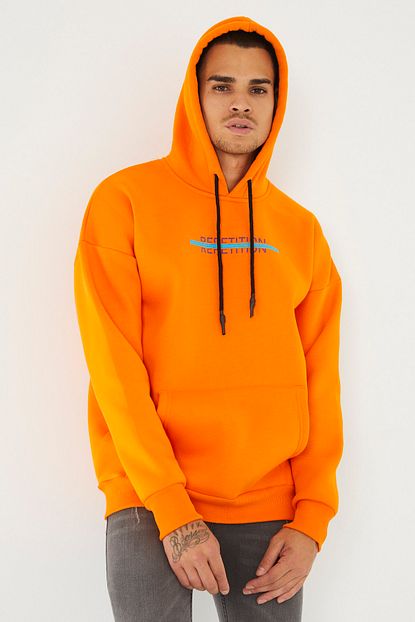 Densmood Erkek Turuncu Bol Kesim On Yazi Arka Baskili Kapusonlu Sweatshirt Trendyol
