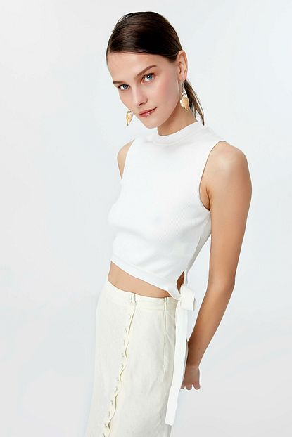 Ipekyol Kadin Beyaz Baglama Detayli Crop Triko Is1200050130002 Trendyol