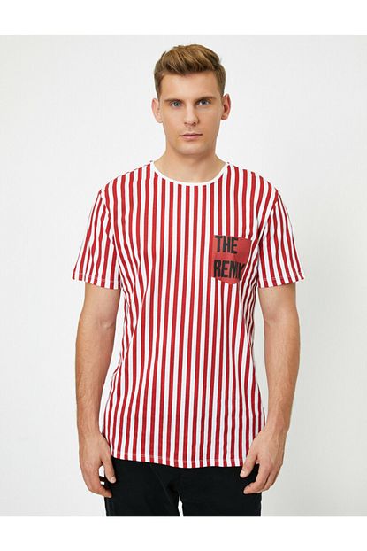 Koton Erkek Kirmizi Cizgili Bisiklet Yaka Baskili T Shirt Trendyol