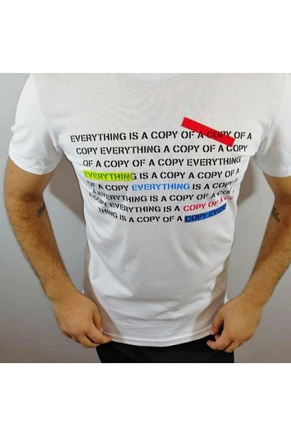 erkek beyaz kisa kollu baskili reflektorlu tshirt