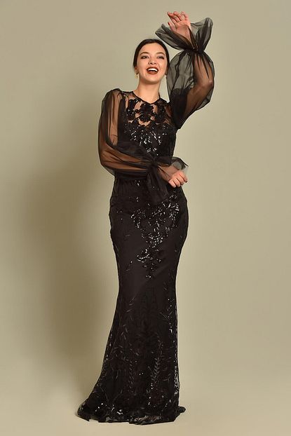 https www trendyol com modakapimda siyah kollari tul pul payet abiye elbise p 33939577