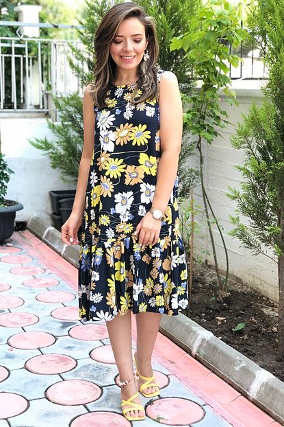 Yagmur Butik Sari Papatya Desenli Elbise Trendyol