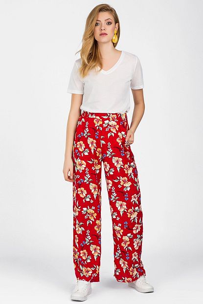 Cotton Mood Kadin Kirmizi Cicekli Viskon Cepli Bol Paca Uzun Pantolon 9102425 Trendyol