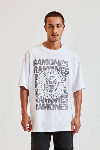 Pull Bear Erkek Beyaz Beyaz Ramones T Shirt 09244521 Trendyol