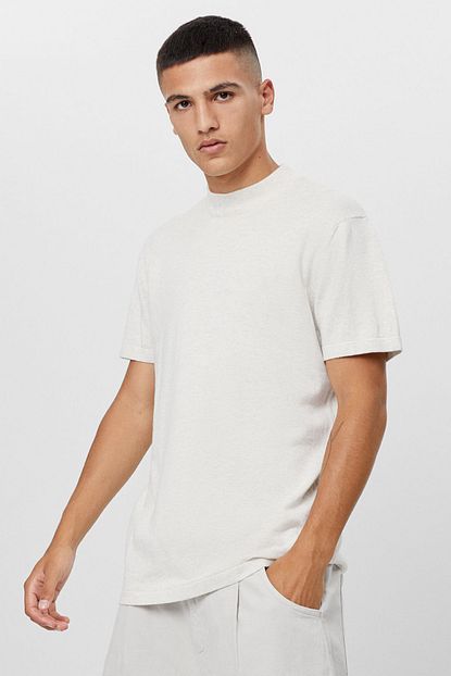Bershka Erkek Krem Dik Yaka Kisa Kollu T Shirt Trendyol