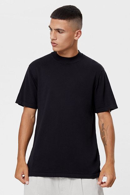 Bershka Erkek Siyah Dik Yaka Kisa Kollu T Shirt 07149645 Trendyol