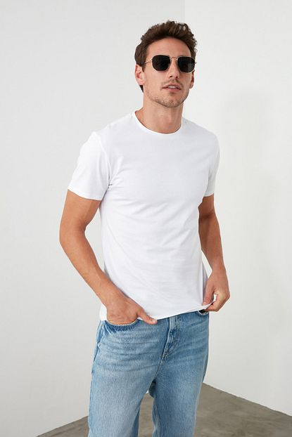 Trendyol Man Beyaz Erkek Basic Pamuklu Kisa Kollu Bisiklet Yaka Slim Fit T Shirt Tmnss19bo0001 Trendyol