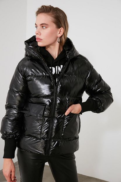 Trendyolmilla Siyah Ribana Detayli Parlak Sisme Mont Twoaw20mo0014 Trendyol