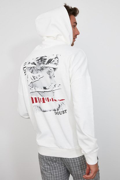 Trendyol Man Beyaz Erkek Kapusonlu Sirti Baskili Sweatshirt Tmnaw20sw0489 Trendyol