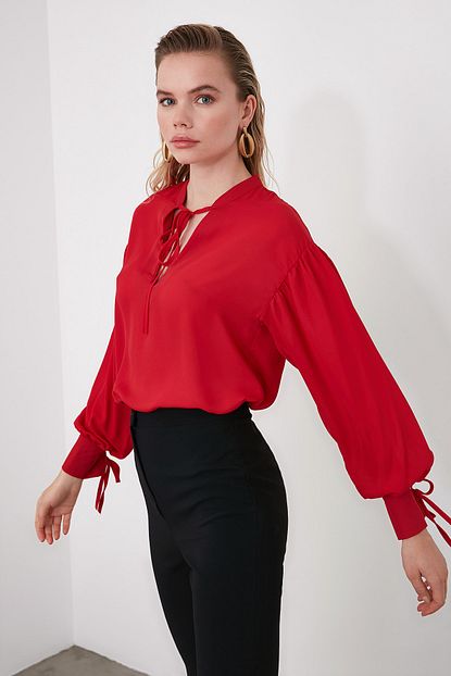 Trendyolmilla Kirmizi Kollari Baglama Detayli Bluz Tofaw19bb0110 Trendyol