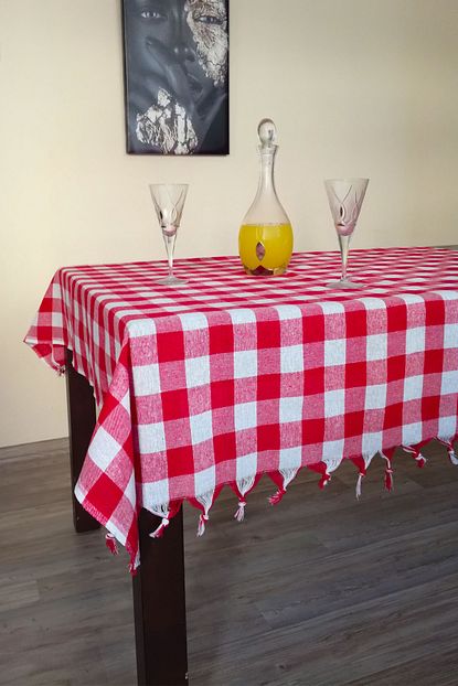 Yerli Cok Amacli Sofra Bezi Piknik Ortusu 140 X 140 Cm Kirmizi Trendyol