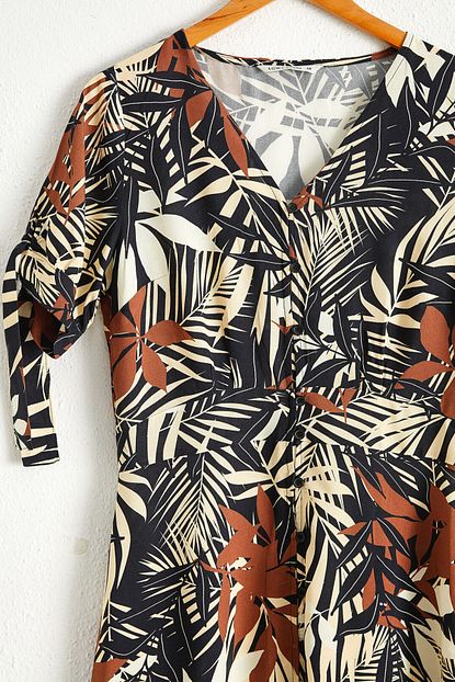 Lc Waikiki Kadin Bej Baskili Elbise 0sb096z8 Trendyol