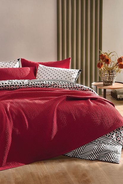 yatas bedding lukas tek kisilik yatak ortusu seti kirmizi fiyati yorumlari trendyol