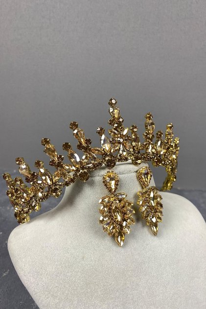 Honey Colored Cooker Bridal Henna Crown and Shuttle Earring Set for the Most Beautiful Brides