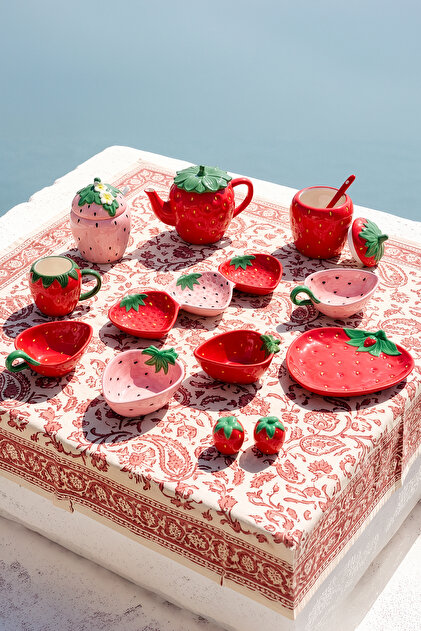  WILD STRAWBERRY 食器セット 5枚＋おまけ付き Karaca Strawberry Çilek Desenli Sunum Tabağı 29 cm - Fiyatı, Yorumları