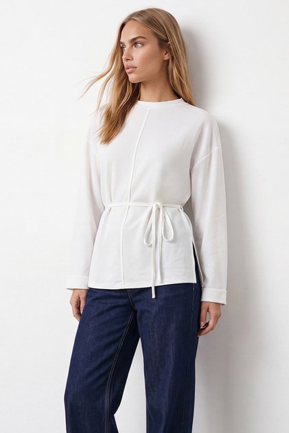 Weiße Damenbluse mit Rundhalsausschnitt und doppelten Bündchen und Schnürdetail ALC-X14715