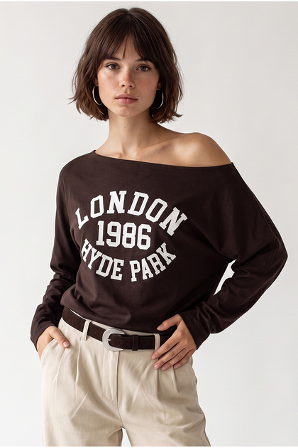 Kayık Yaka London Baskılı Viskon Uzun Kollu T-Shirt Kahverengi