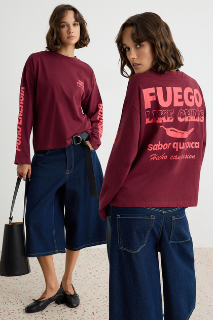 Bordo Pamuklu Sırt Ön ve Kol Baskılı Oversize Bisiklet Yaka Örme T-Shirt TWOAW27TS00064