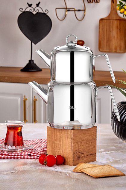 Set de ceainic Hera Platinum: Ceainic superior: 0,90 L. Ceainic inferior: 1,65 L.
