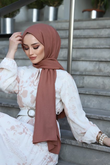 شال حجاب من القطن باللون البني الناعم