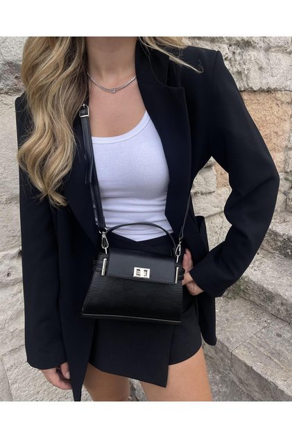 Black Bag with Locking Lid Shoulder Bag