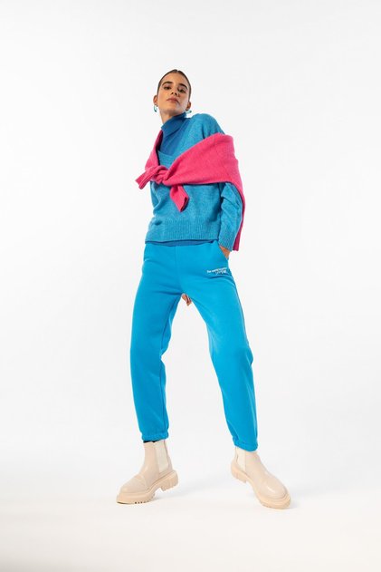 Relax Fit V-Neck Sweater