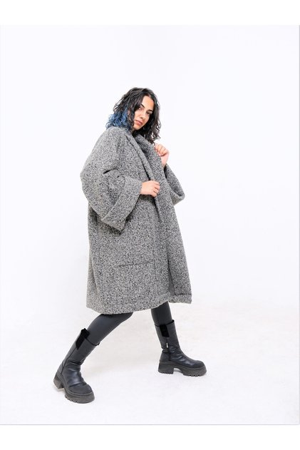 Yumuşak Keçe Buklet Kumaştan Geniş Yakalı Cepli Oversize Kısa Kaban Unisex
