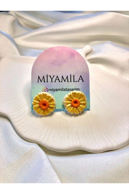 Gold Color Daisy Minimal Stud Earrings