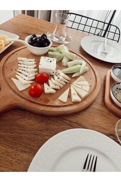 ROUND WOODEN SERVING BOARD