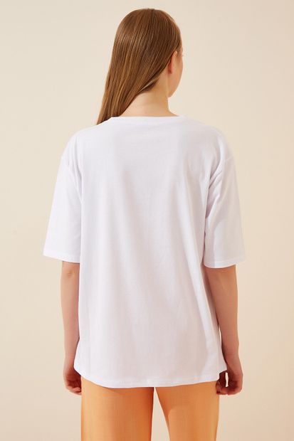 Happiness İstanbul Kadın Kırık Beyaz Baskılı Oversize Uzun Penye T-shirt ZV00105 - 3