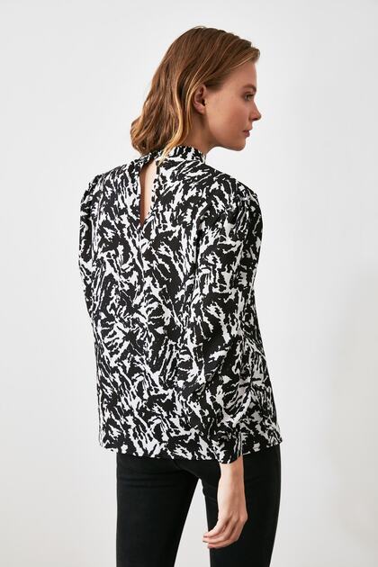 Trendyolmilla Çok Renkli Dik Yaka Zebra Desenli Dokuma Bluz
