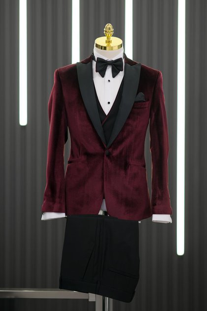 Regular Fit Swallow Collar Double Slit Velvet Tuxedo Suit