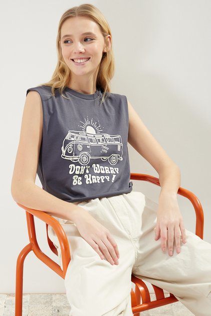 Ανθρακί 100% βαμβάκι με στάμπα χωρίς μανίκια Crop Crew Knitted T-shirt TWOSS23TS00122